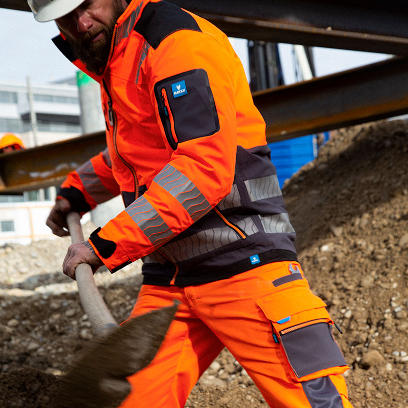 Bauarbeiter in Warnschutzkleidung